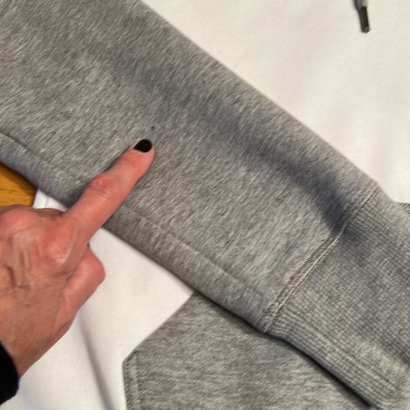 Harley Davidson women’s embroidered zip up hoodie. - Picture 8 of 14